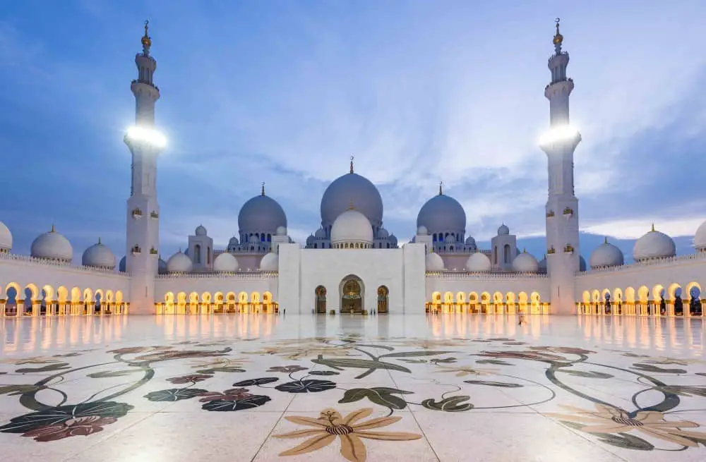 Reasons to Visit Abu Dhabi - Grand Mosque | The Vacation Builder