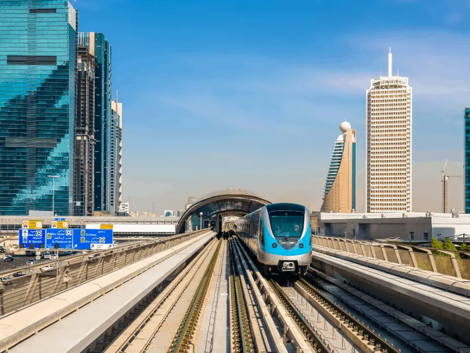 Dubai vs Abu Dhabi - Where is Better to Live - Public Transport - The Dubai Metro | The Vacation Builder