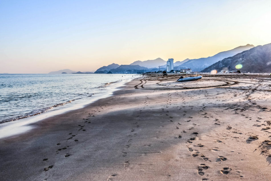 Ras Al Khaimah vs Fujairah - Where Has the Best Beach? Fujairah Beach | The Vacation Builder