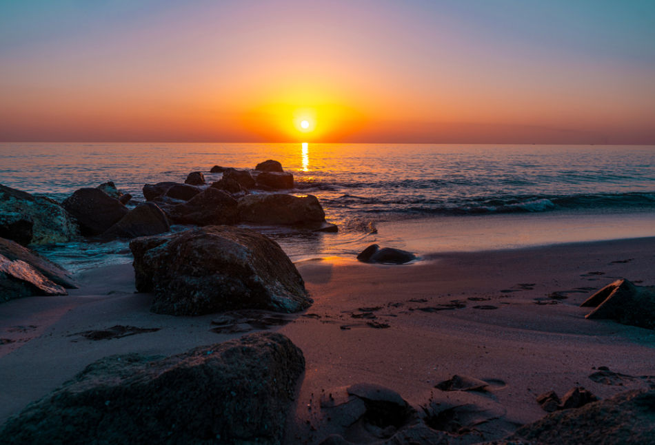 Best Places to See Sunrise and Sunset in Fujairah - Snoopy Island Beach | The Vacation Builder