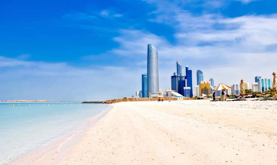 Best Beaches in the UAE - #1 Abu Dhabi Corniche | The Vacation Builder