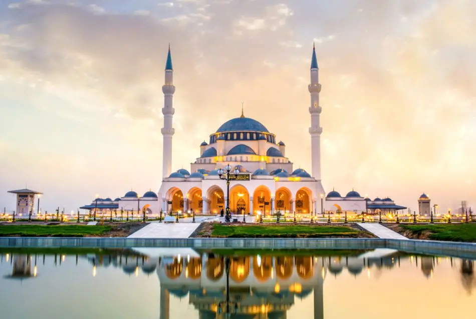 11 Must Visit Mosques in the UAE - Sharjah Mosque | The Vacation Builder