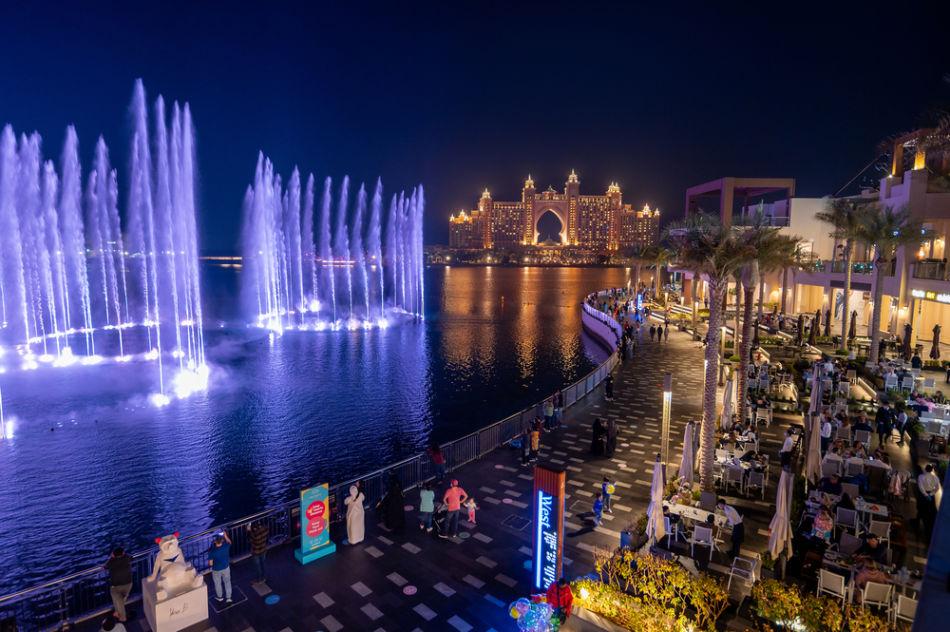 Romantic Places to Visit in Dubai - Palm Jumeirah Boardwalk & Fountain Show | The Vacation Builder