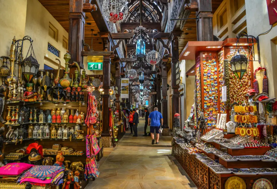 Shopping in Dubai: Malls, Souks & Street Shopping | The Best Souks in Dubai | Souk Madinat Jumeirah | The Vacation Builder