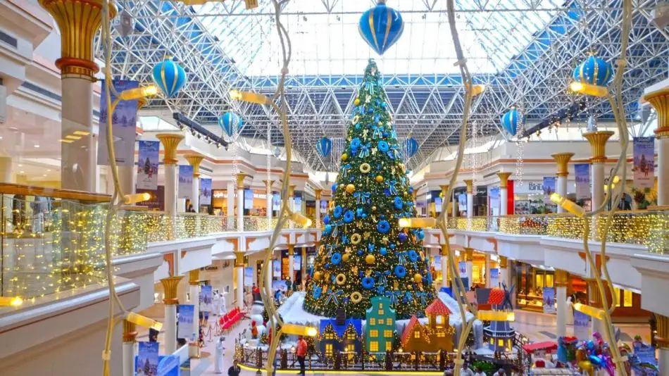 How Is International Student Life in Dubai? Here Is Our Observation | Dubai Christmas Decoration | The Vacation Builder