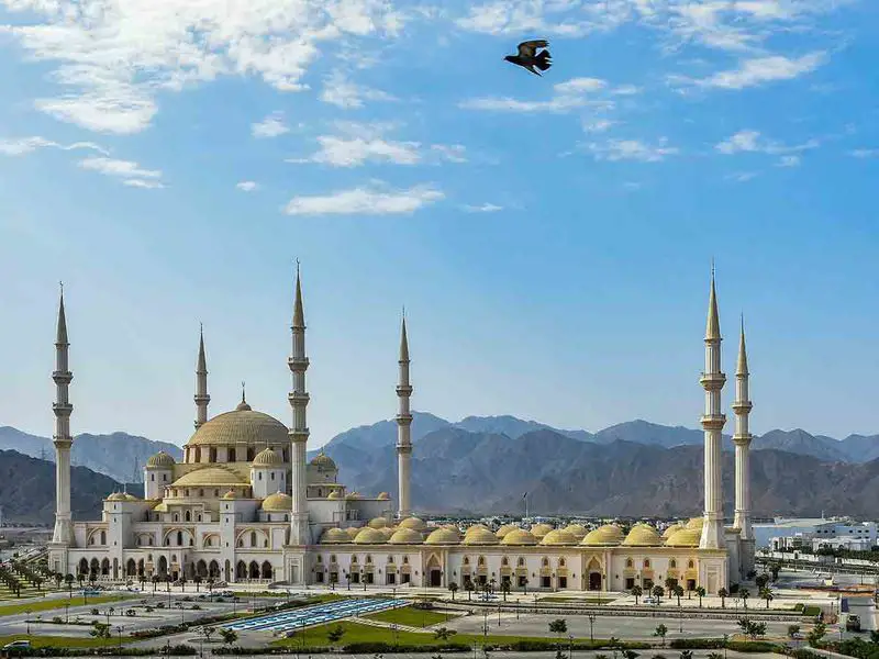 Ras Al Khaimah vs Fujairah | Things to do in Fujairah | Grand Sheikh Mosque Fujairah | The Vacation Builder