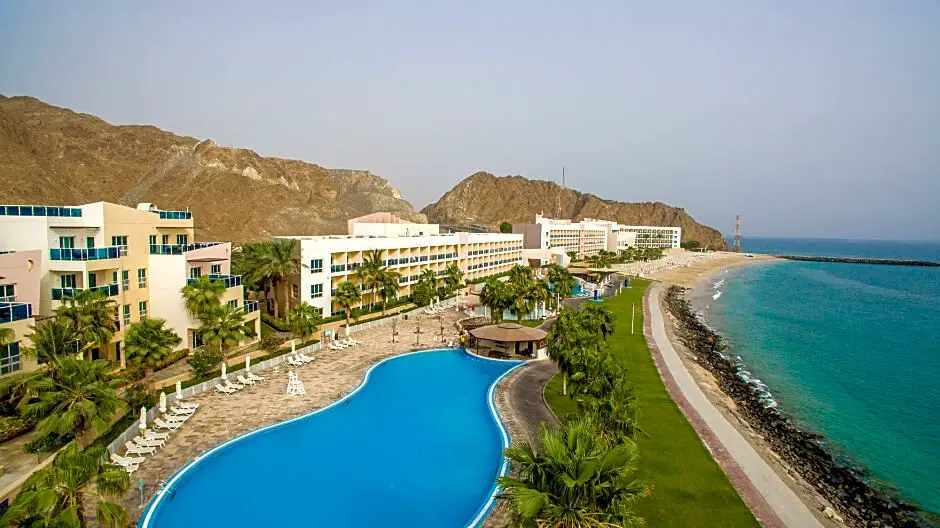 5 Best Family Beach Hotels and Resorts in Fujairah | Radisson Blu Resort Fujairah | The Vacation Builder